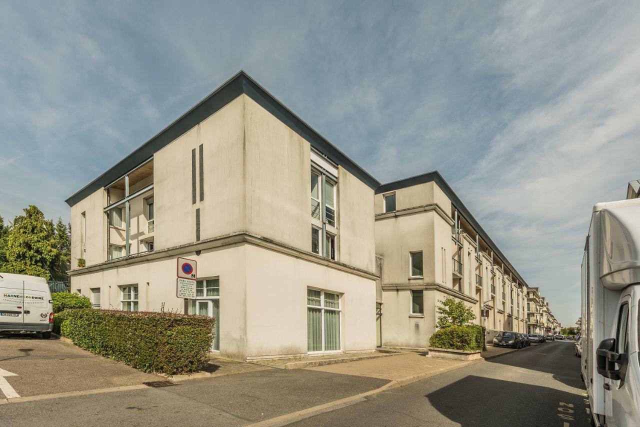 James Cook - Fairytale Factory Apartman Bussy-Saint-Georges Kültér fotó